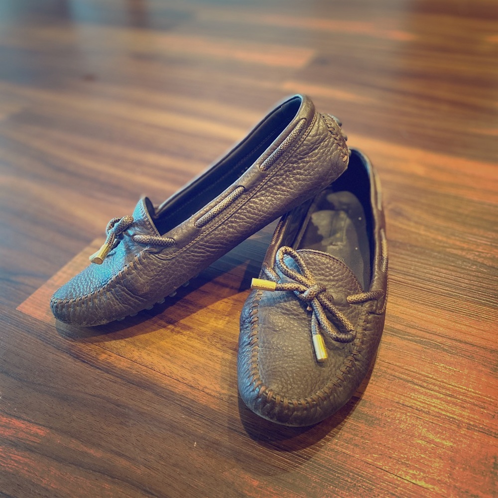 LOUIS VUITTON
Gloria Flat Loafer